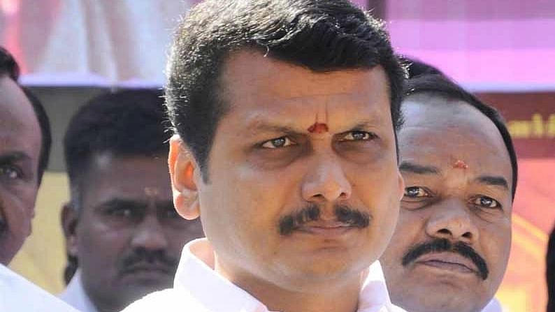 “அரசு கடும் நடவடிக்கை எடுக்கும்” : தற்கொலை செய்து கொண்ட கரூர் மாணவியின் தாயாரிடம் உறுதியளித்த அமைச்சர்!