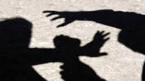 ஓடும் பேருந்தில் காதல் ஜோடியை வெட்டிய உறவினர்கள்... ராமநாதபுரத்தில் வெறிச்செயல்.. 2 பேர் கைது!