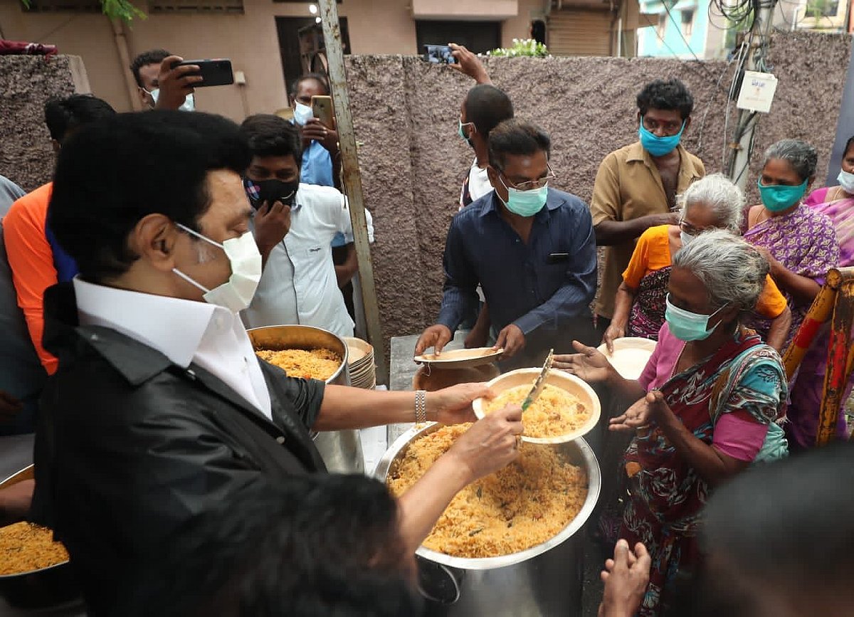 ”மக்களுக்கு வழங்கும் உணவின் சுவை, தரத்தை ஆய்வு செய்த முதலமைச்சர் மு.க.ஸ்டாலின்” - புகைப்படத் தொகுப்பு!