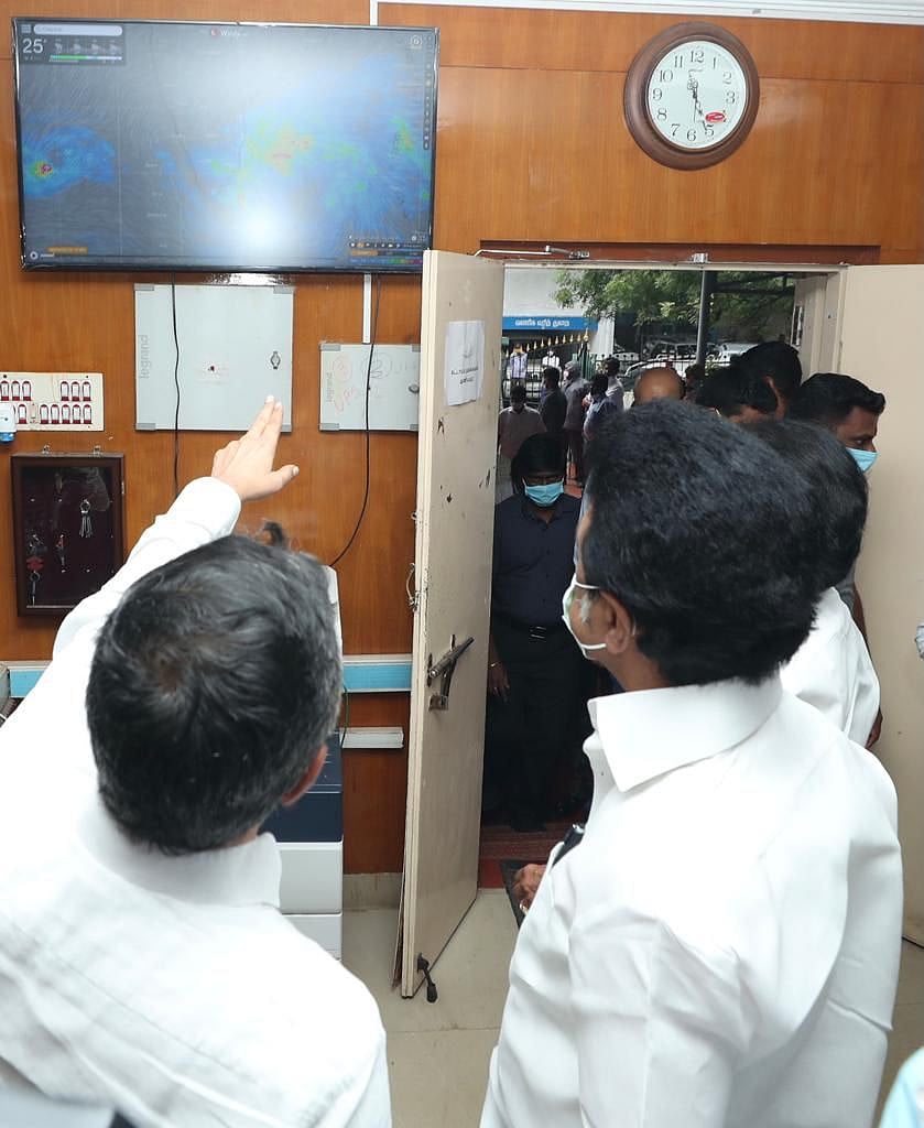 4வது நாளாக ஓயாத மழை; சூறாவளியாய் சுழலும் மக்கள் முதலமைச்சர்! (புகைப்படத் தொகுப்பு)