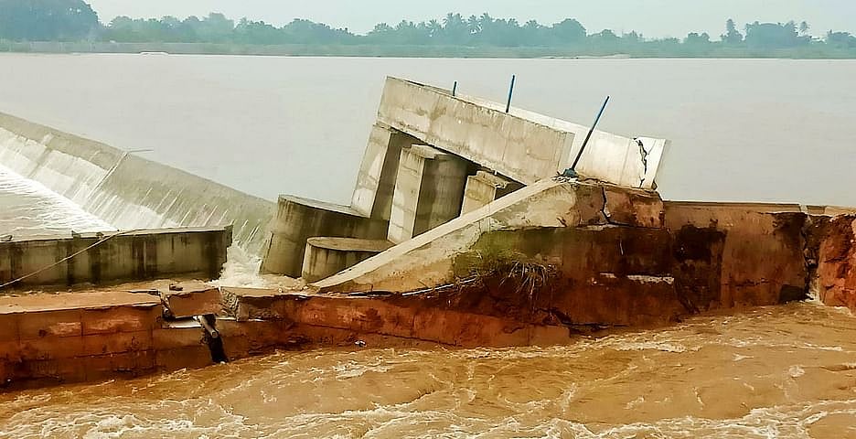 தென்பெண்ணை ஆற்றில் தரமற்ற முறையில் கட்டிய தடுப்பணை உடைப்பு - அ.தி.மு.க அரசின் டெண்டர் ஊழல் அம்பலம்!