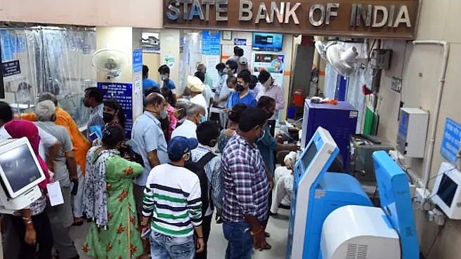 PANT எங்க?.. SHORTS அணிந்து வந்த வாடிக்கையாளரை அனுமதிக்க மறுத்ததால் பரபரப்பு: SBI வங்கியில் நடந்தது என்ன?