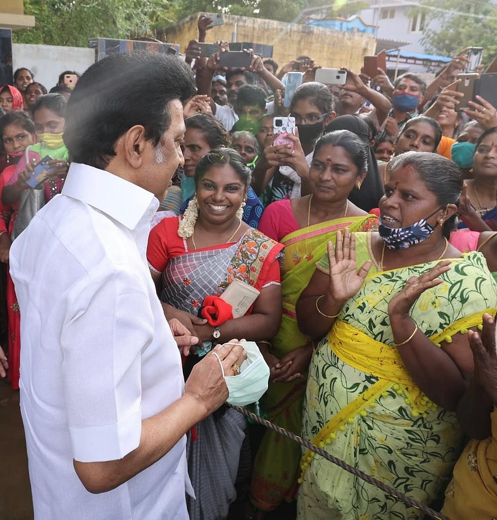 “உங்க ஆட்சி சூப்பரா இருக்கு” - முதலமைச்சரைக் கண்டு மகிழ்ந்த கல்லூரி மாணவிகள்! #Album