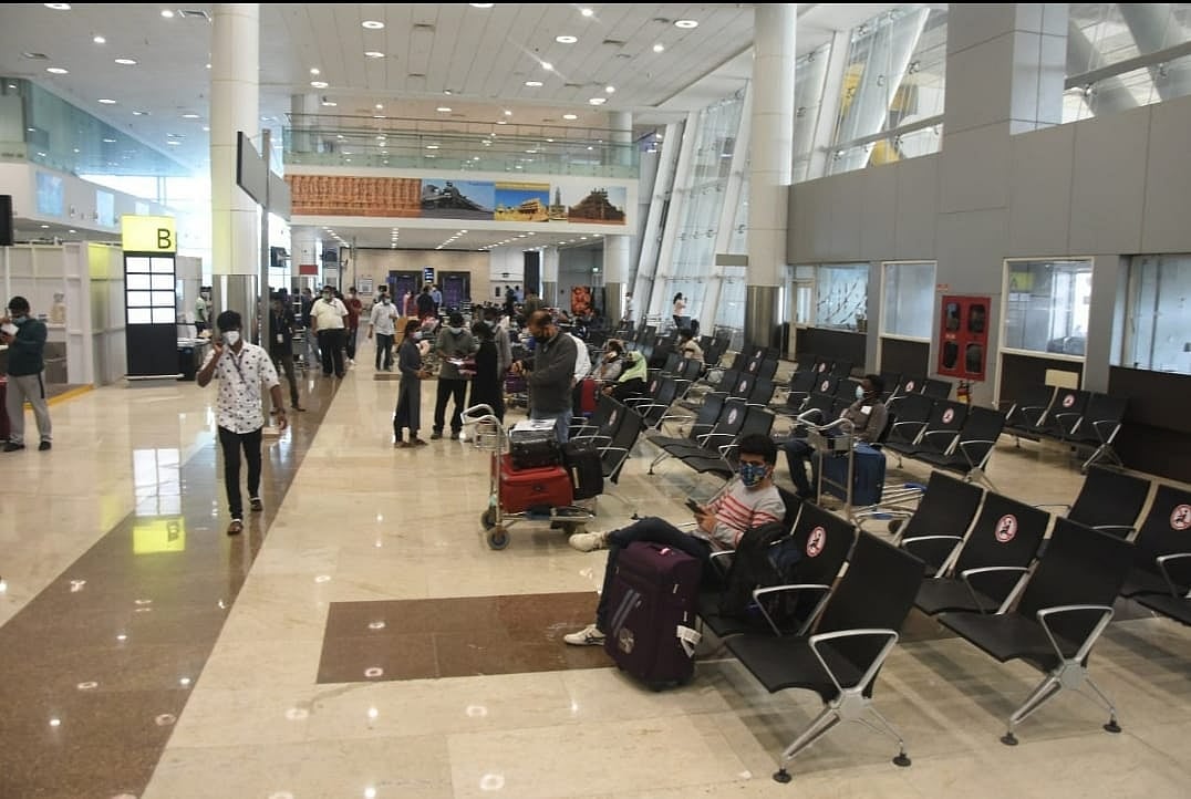 ஒமைக்ரான் எதிரொலி; பயணிகள் கவனத்திற்கு.. சோதனைக்காக காத்திருப்போருக்கு ஏற்படுத்தப்பட்ட புதிய வசதிகள் இதோ!