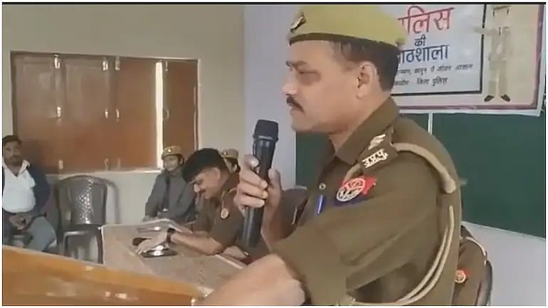 ”காசு கொடுத்தா போதும்; ஷார்ப்பா வேலை முடியும்” -லஞ்சம் வாங்குவதை பெருமையாக பேசி வசமாக சிக்கிய உ.பி போலிஸ்