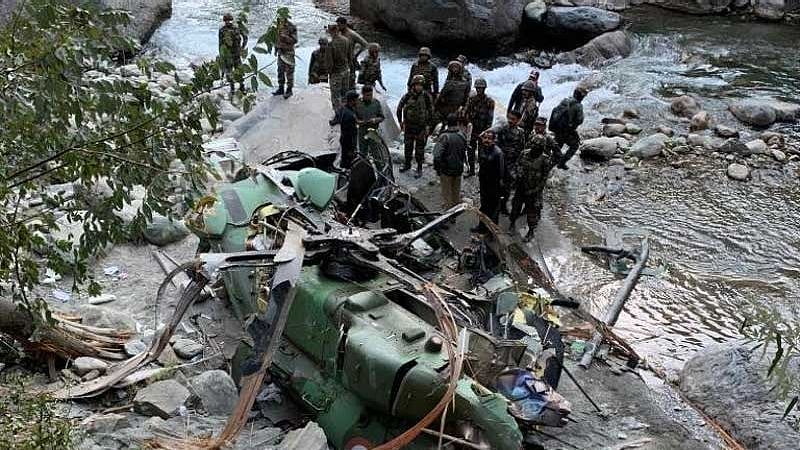 பிபின் ராவத் பயணித்தது உறுதி; 7 பேரின் உடல்கள் மீட்பு? - காட்டேரி மலையில் நடப்பது என்ன? பரபரப்பு தகவல்!