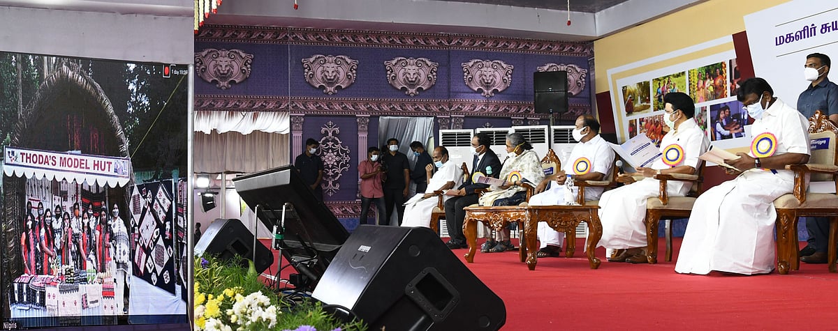 மகளிர் சுயஉதவிக் குழுக்களுக்கு நலத்திட்ட உதவிகள்... பிரதிநிதிகளுடன் கலந்துரையாடிய முதலமைச்சர்! #Album