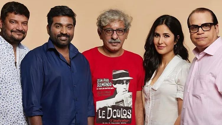 பாலிவுட்டில் மாஸ் என்ட்ரி; கிறிஸ்துமஸ் பரிசாக வெளியானது VJS-ன் PAN INDIA படத்தின் அறிவிப்பு!