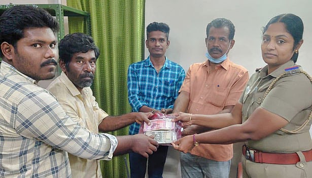 அசைவத்தால் ஈர்க்கப்பட்டு ரூ.3 லட்சத்தை கோட்டை விட்ட முதியவர்; மதுரை பாண்டி கோவிலில் நடந்த ருசிகர நிகழ்வு!