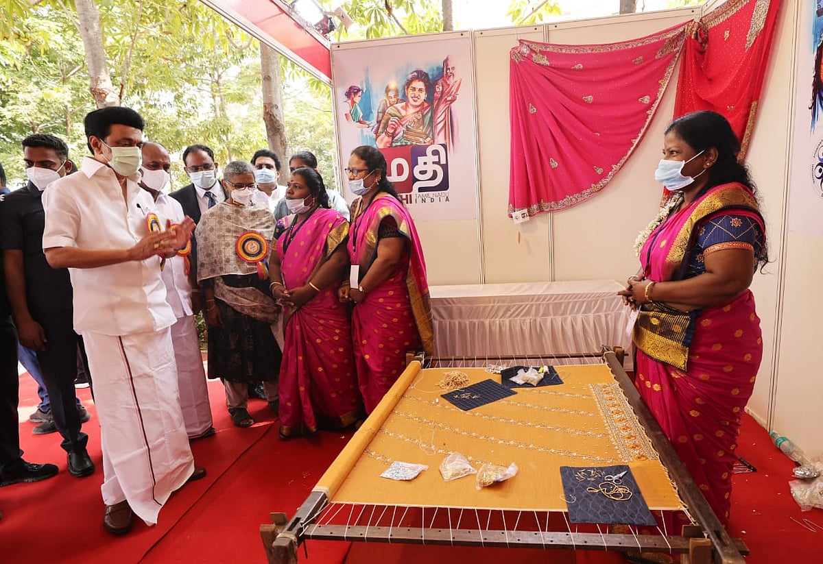 மகளிர் சுயஉதவிக் குழுக்களுக்கு நலத்திட்ட உதவிகள்... பிரதிநிதிகளுடன் கலந்துரையாடிய முதலமைச்சர்! #Album