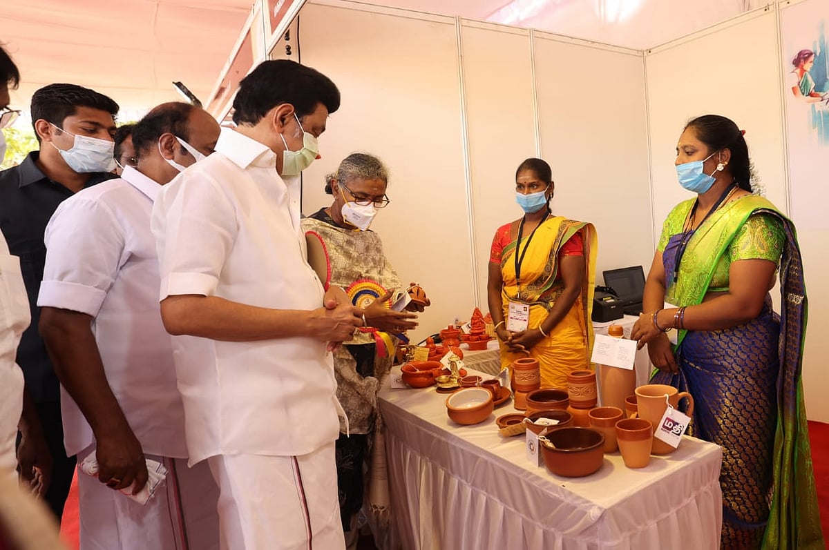 மகளிர் சுயஉதவிக் குழுக்களுக்கு நலத்திட்ட உதவிகள்... பிரதிநிதிகளுடன் கலந்துரையாடிய முதலமைச்சர்! #Album