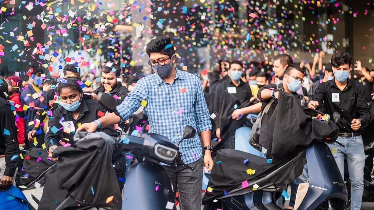 ஒருவழியா கடையைத் திறந்த ஓலா நிறுவனம்; முதல் டெலிவரியிலேயே வாடிக்கையாளர்கள் அதிருப்தி; என்ன காரணம்?