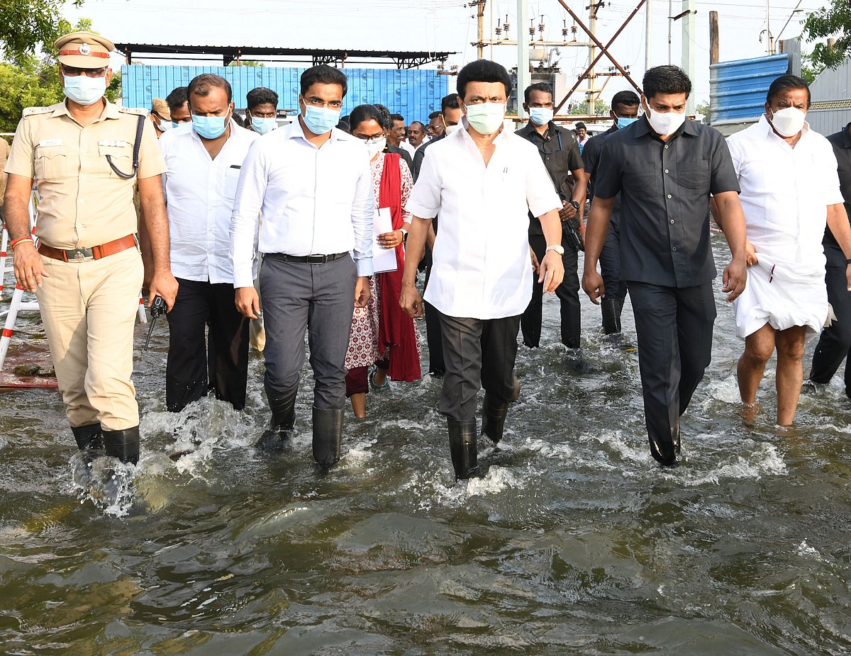 “உங்க ஆட்சி சூப்பரா இருக்கு” - முதலமைச்சரைக் கண்டு மகிழ்ந்த கல்லூரி மாணவிகள்! #Album