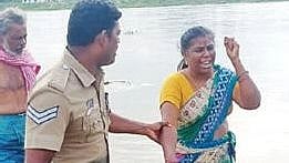 ஆற்றில் விழுந்து தற்கொலைக்கு முயன்ற பெண்... காப்பாற்றிய போலிஸாருக்கு குவியும் பாராட்டு : நடந்தது என்ன?