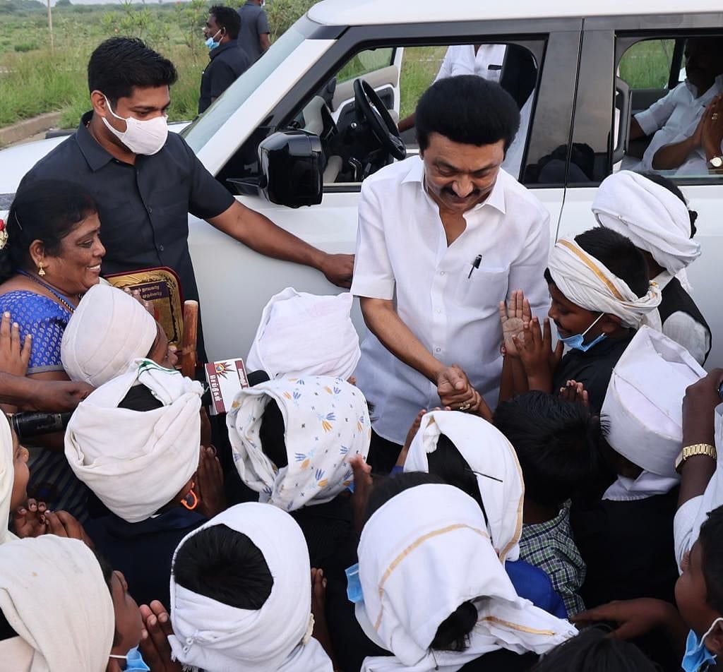 “உங்க ஆட்சி சூப்பரா இருக்கு” - முதலமைச்சரைக் கண்டு மகிழ்ந்த கல்லூரி மாணவிகள்! #Album