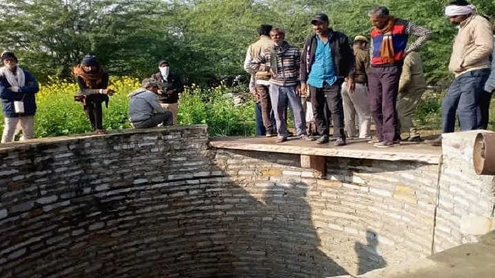 குடும்ப பிரச்சனையால் மனமுடைந்த பெண்.. 5 பெண் குழந்தைகளுடன் கிணற்றில் குதித்து தற்கொலை : நடந்தது என்ன?