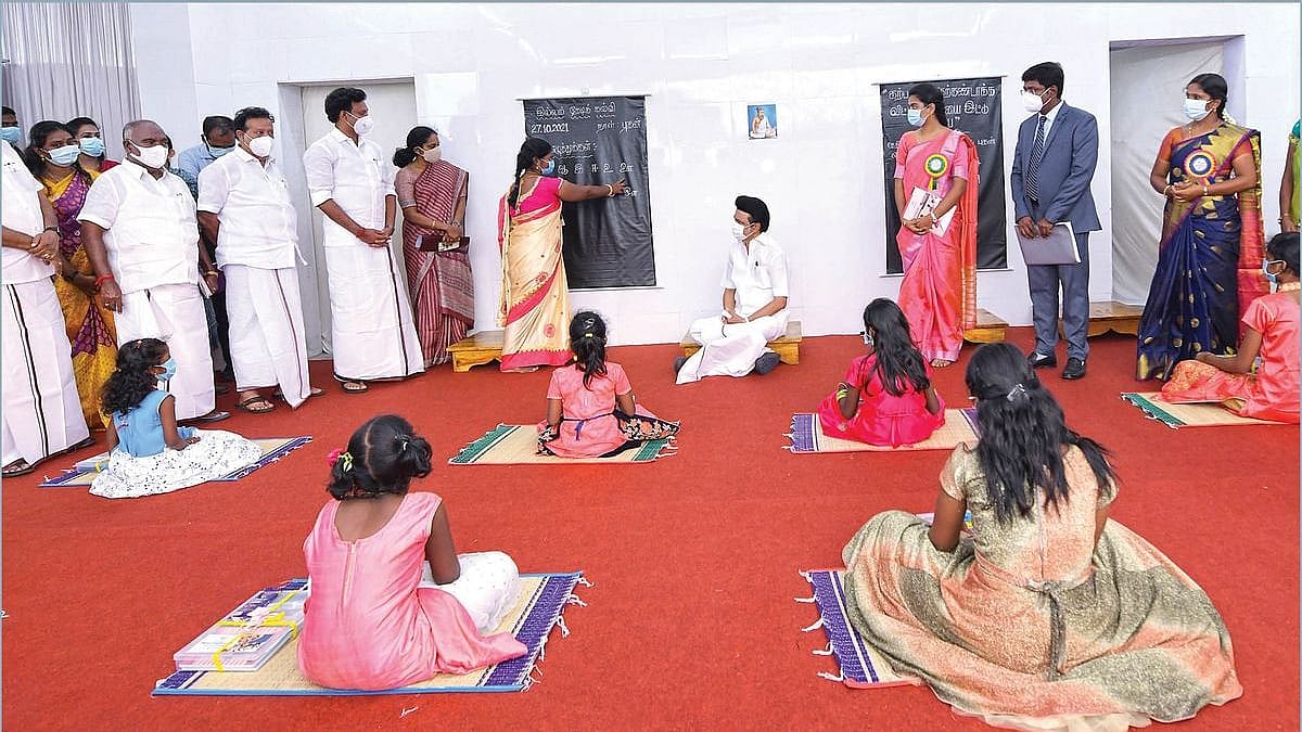 'இல்லம் தேடிக் கல்வி'... வழிகாட்டு நெறிமுறைகளை வெளியிட்ட பள்ளிக்கல்வித்துறை!