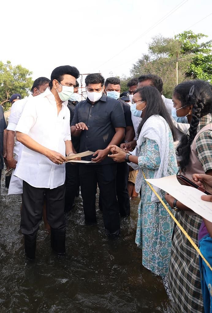 “உங்க ஆட்சி சூப்பரா இருக்கு” - முதலமைச்சரைக் கண்டு மகிழ்ந்த கல்லூரி மாணவிகள்! #Album