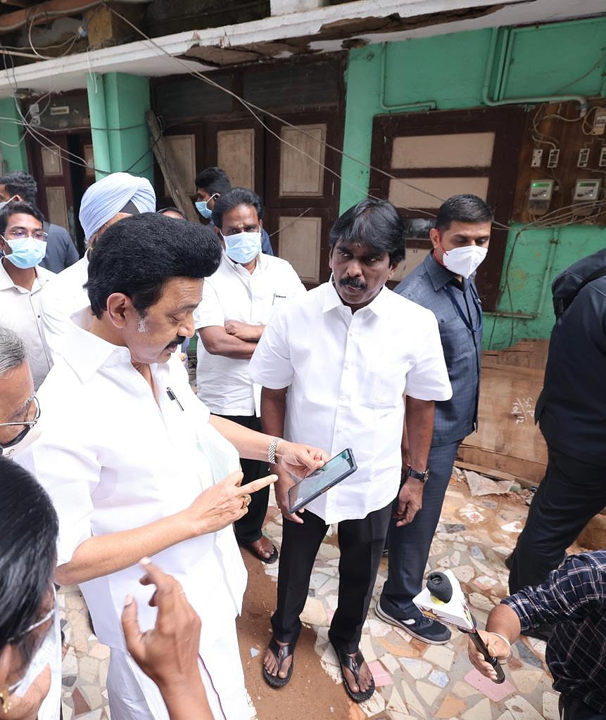 ”அயராது பம்பரமாய் சுழலும் முதலமைச்சர் மு.க.ஸ்டாலின்” - மழை பாதிப்புகள் குறித்து கொளத்தூரில் நேரில் ஆய்வு!