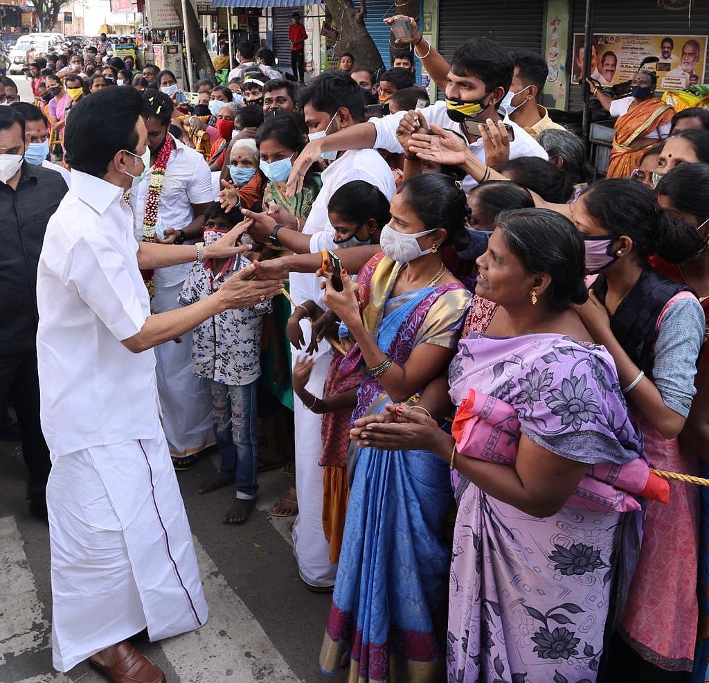 ”அயராது பம்பரமாய் சுழலும் முதலமைச்சர் மு.க.ஸ்டாலின்” - மழை பாதிப்புகள் குறித்து கொளத்தூரில் நேரில் ஆய்வு!