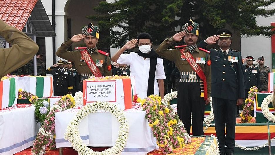 முப்படை தலைமைத் தளபதி பிபின் ராவத் உடலுக்கு முதலமைச்சர் மு.க.ஸ்டாலின் நேரில் அஞ்சலி!
