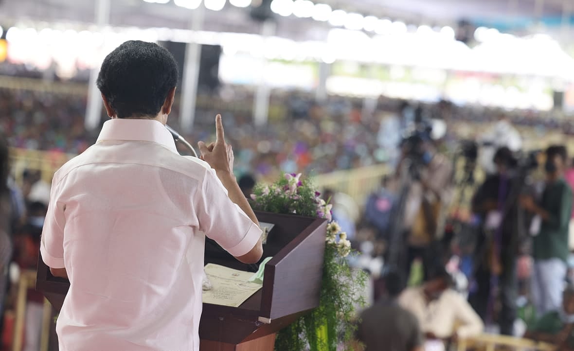 மகளிர் சுயஉதவிக் குழுக்களுக்கு நலத்திட்ட உதவிகள்... பிரதிநிதிகளுடன் கலந்துரையாடிய முதலமைச்சர்! #Album