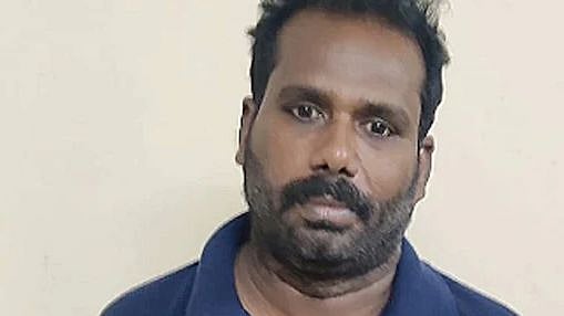 மாணவிகள் இருக்கும் வாட்ஸ் குருப்பில் ஆபாச வீடியோ; வசமாக சிக்கிய கணக்கு டீச்சர்; சென்னை போலிஸ் அதிரடி!