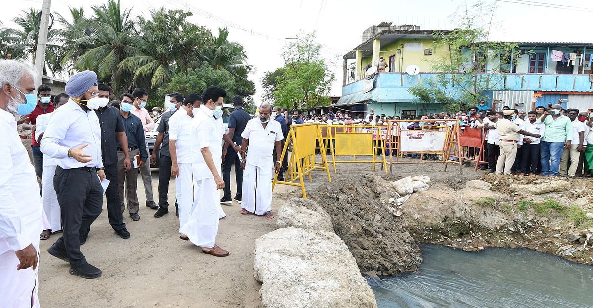 கனமழை பெய்தாலும் மக்களைக் காக்க வெள்ள தடுப்புச் சுவர்... சீரமைப்புப் பணிகளை ஆய்வு செய்த முதல்வர்!
