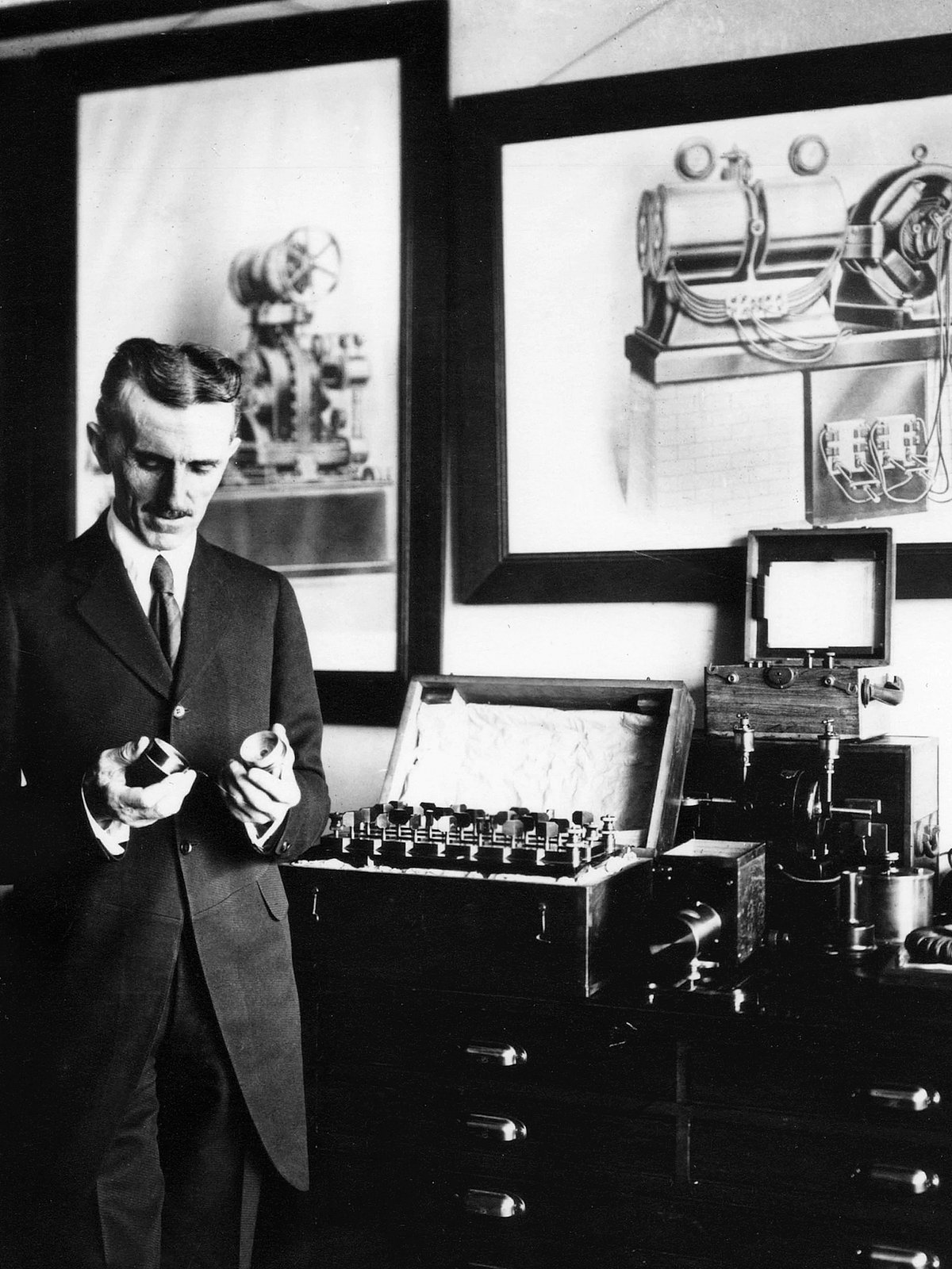 டெஸ்லாவின் வீழ்ச்சிக்கு காரணம் தாமஸ் ஆல்வா எடிசன்?