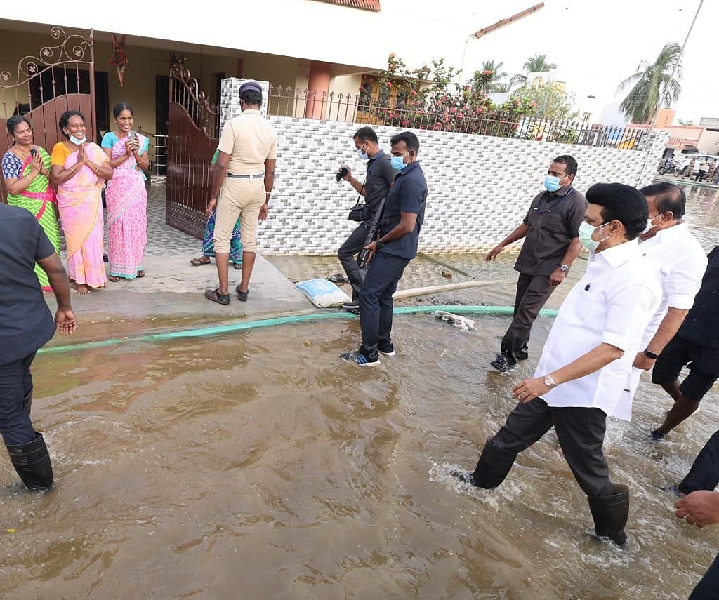 “உங்க ஆட்சி சூப்பரா இருக்கு” - முதலமைச்சரைக் கண்டு மகிழ்ந்த கல்லூரி மாணவிகள்! #Album