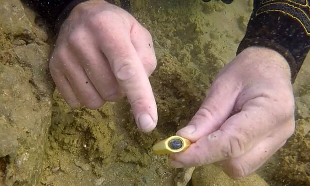 1500 ஆண்டுகளுக்கு முன்னர் கடலில் மூழ்கிய கப்பலில் மோதிரம்.. அதிலிருந்த உருவத்தால் ஆய்வாளர்கள் ஆச்சர்யம்!