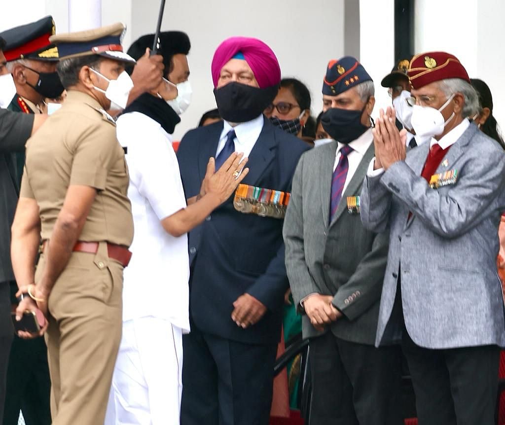 பிபின் ராவத் உள்ளிட்ட 13 பேரின் உடல்களுக்கு மலர்தூவி அஞ்சலி செலுத்திய முதலமைச்சர் மு.க.ஸ்டாலின்! #Album