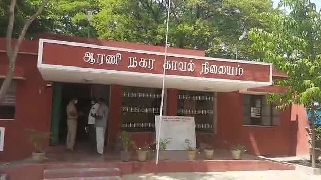 பெற்ற தாயை பெட்ரோல் ஊற்றி எரித்துக் கொல்ல முயன்ற கொடூர மகன்... விசாரணையில் அதிர்ச்சி!