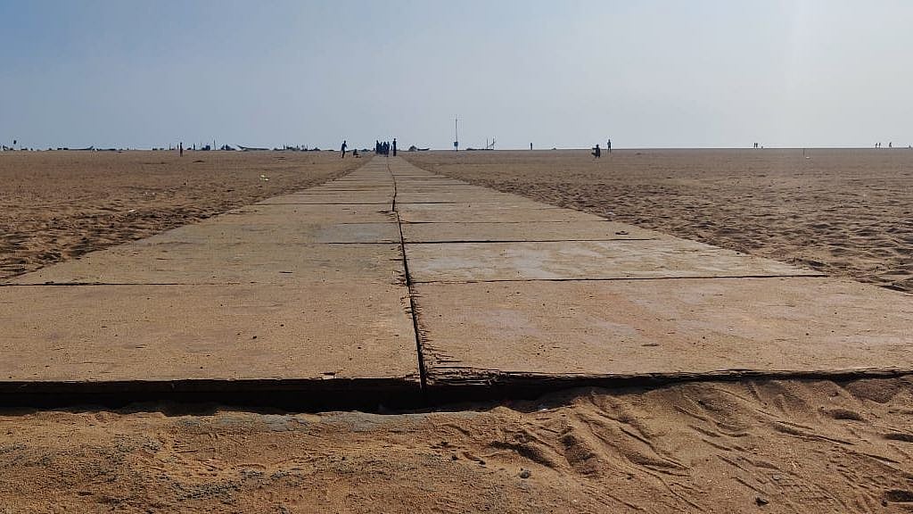 கடல் அழகை காண மாற்றுத்திறனாளிக்காக தனிப்பாதை அமைப்பு - சென்னை மாநகராட்சி அசத்தல் நடவடிக்கை!