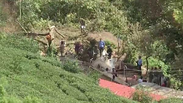 ஹெலிகாப்டர் விபத்து: சம்பவங்களை நேரில் பார்த்தவர்களிடம் விசாரணை - குன்னூர் மக்கள் சொன்ன உருக்கமான பதில் !