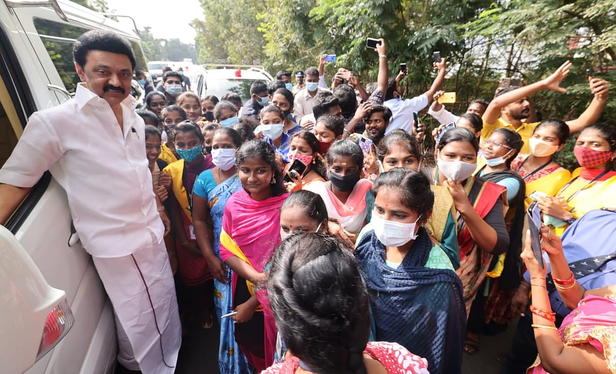 மகளிர் சுயஉதவிக் குழுக்களுக்கு நலத்திட்ட உதவிகள்... பிரதிநிதிகளுடன் கலந்துரையாடிய முதலமைச்சர்! #Album