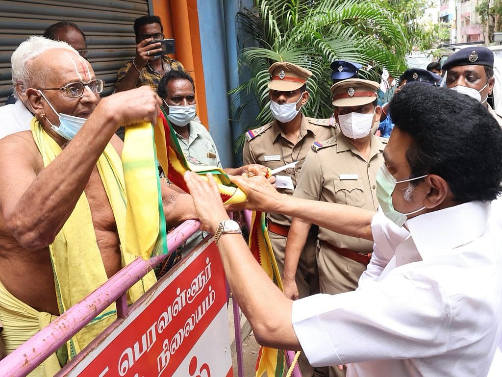 ”அயராது பம்பரமாய் சுழலும் முதலமைச்சர் மு.க.ஸ்டாலின்” - மழை பாதிப்புகள் குறித்து கொளத்தூரில் நேரில் ஆய்வு!