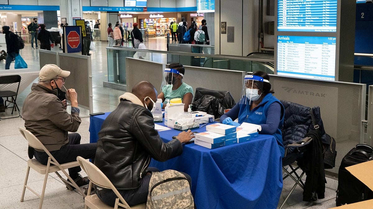 அமெரிக்காவை மீண்டும் மிரட்டும் கொரோனா.. ஒரே நாளில் 3 லட்சம் பேர் பாதிப்பு.. உலக நாடுகள் அச்சம்!