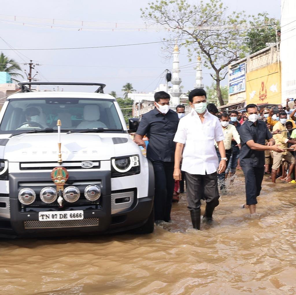“உங்க ஆட்சி சூப்பரா இருக்கு” - முதலமைச்சரைக் கண்டு மகிழ்ந்த கல்லூரி மாணவிகள்! #Album