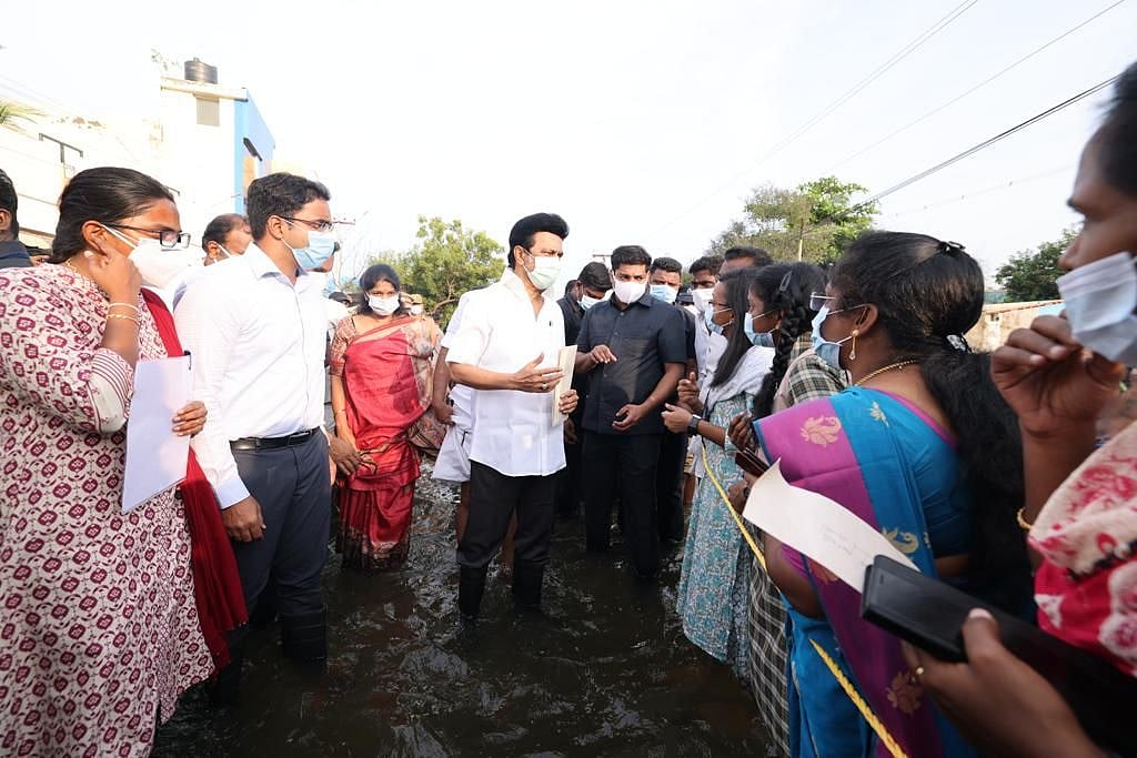 “உங்க ஆட்சி சூப்பரா இருக்கு” - முதலமைச்சரைக் கண்டு மகிழ்ந்த கல்லூரி மாணவிகள்! #Album
