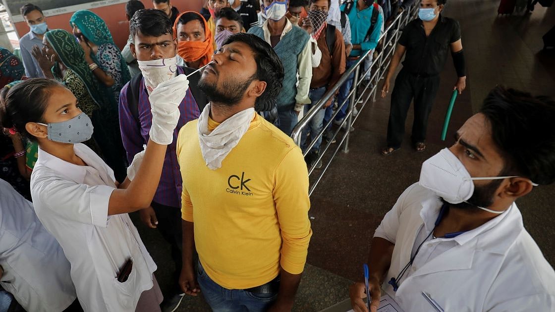 இந்தியாவில் 1,000 கடந்த ஒமைக்ரான்.. 20 ஆயிரத்தை நெருங்கும் கொரோனா பாதிப்பு: எச்சரிக்கும் சுகாதாரத்துறை!