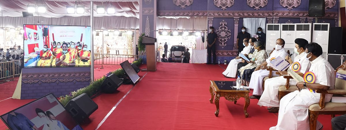 மகளிர் சுயஉதவிக் குழுக்களுக்கு நலத்திட்ட உதவிகள்... பிரதிநிதிகளுடன் கலந்துரையாடிய முதலமைச்சர்! #Album