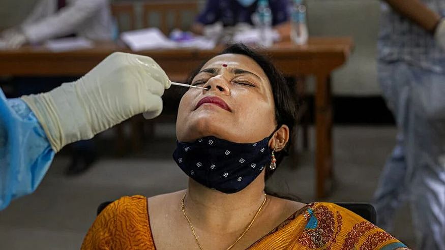 நோயாளி உடன் வருவோருக்கும் கட்டாயமாகிறது கொரோனா டெஸ்ட்? - சுகாதார செயலாளர் ராதாகிருஷ்ணன் பரபரப்பு தகவல்!