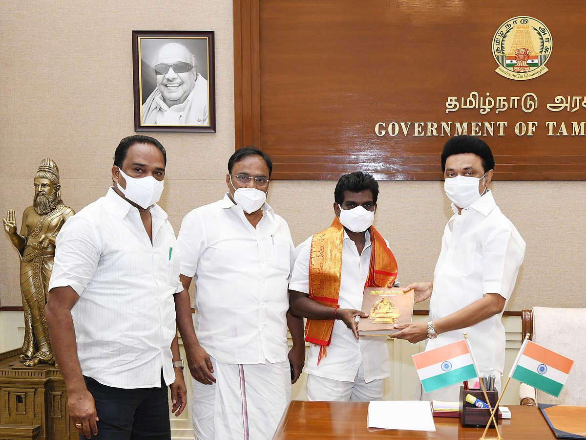 "சமயோசிதமாக செயல்பட்டு மக்களின் உயிரைக் காத்த தி.மு.க நிர்வாகி” : நேரில் அழைத்து முதலமைச்சர் பாராட்டு!