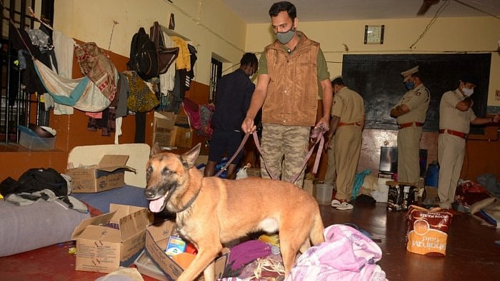 பரப்பன அக்ரஹார சிறையில் கொடி கட்டி பறக்கும் கஞ்சா விற்பனை; அதிரடி ரெய்டு நடத்திய க்ரைம் போலிஸார்!