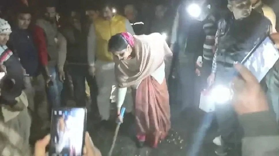 திறப்புவிழா அன்றே உடைந்து சிதறிய சாலை... MLA தேங்காய் உடைத்ததால் அம்பலமான பா.ஜ.க ஊழல்!