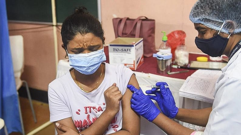 4 முறை தடுப்பூசி போட்டும் பாசிட்டிவ்; கடைசி நேரத்தில் சிக்கிய ம.பி. பெண் - இந்தூர் ஏர்போர்ட்டில் பரபரப்பு