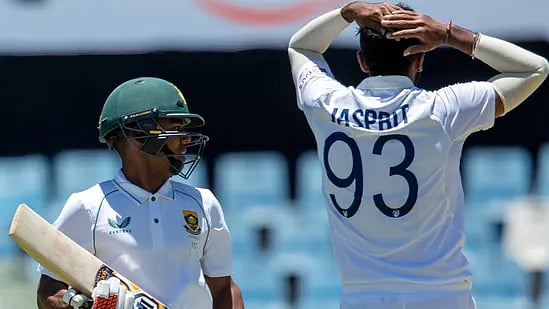 55 ரன்களுக்கு 7 விக்கெட்.. பேட்டிங்கில் திணறினாலும் பௌலிங்கில் அசத்தும் இந்தியா - ஆட்டம் யார் பக்கம்?