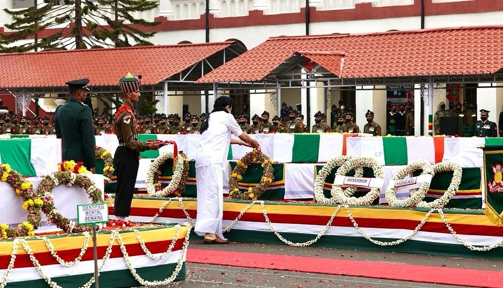 பிபின் ராவத் உள்ளிட்ட 13 பேரின் உடல்களுக்கு மலர்தூவி அஞ்சலி செலுத்திய முதலமைச்சர் மு.க.ஸ்டாலின்! #Album