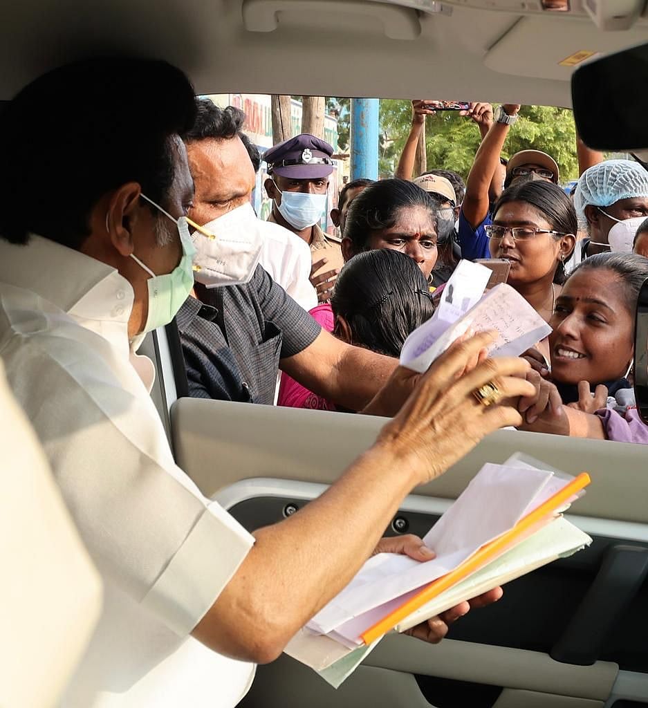 “உங்க ஆட்சி சூப்பரா இருக்கு” - முதலமைச்சரைக் கண்டு மகிழ்ந்த கல்லூரி மாணவிகள்! #Album